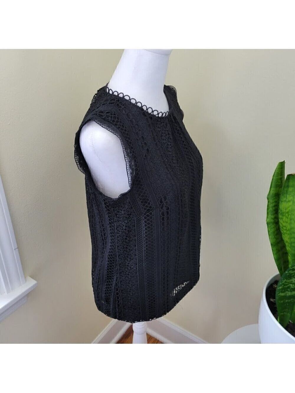 J. Crew Sleeveless Lace Blouse Lined Overhead Black Top Women's Size 0 - Picture 8 of 15
